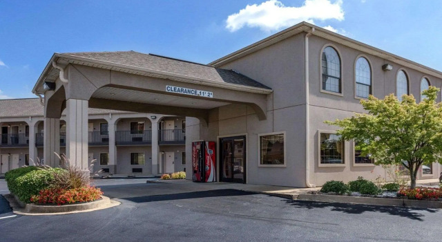 Кровать в общем номере Econo Lodge Inn & Suites Horn Lake - Southhaven