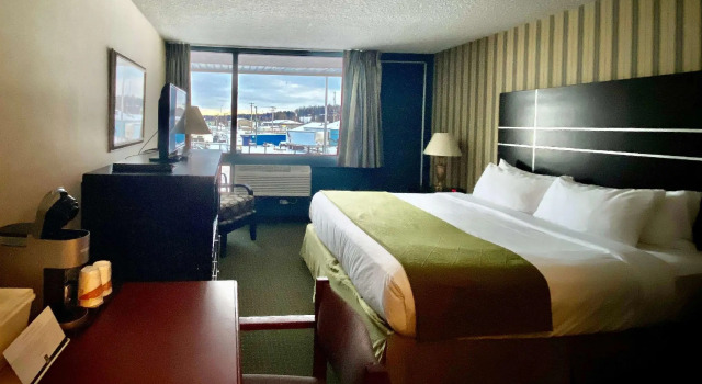 Двухместный люкс Ramada by Wyndham Whitecourt