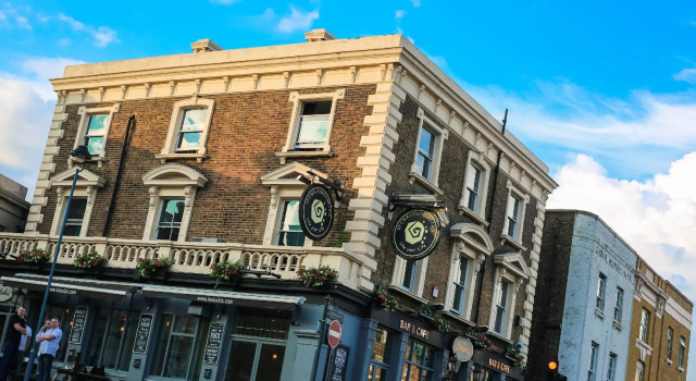 Кровать в общем номере с 6 комнатами St Christophers Inn Greenwich