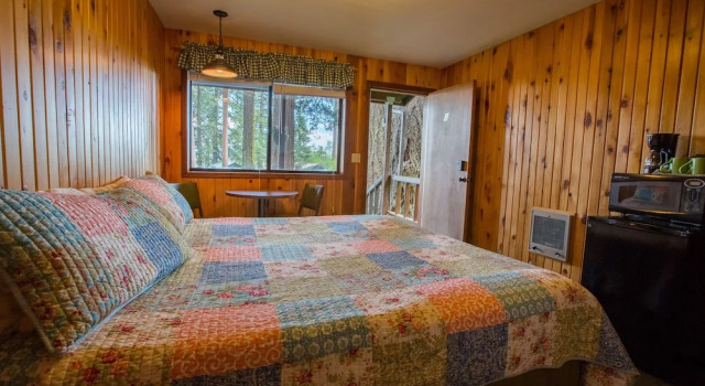Двухместный номер Standard с видом на озеро Crater Lake Gateway-Rocky Point Resort