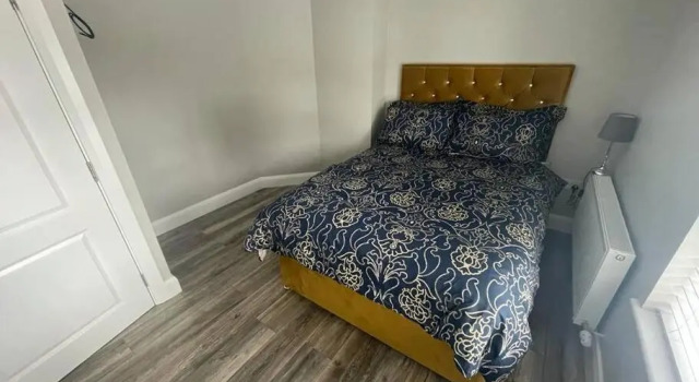 Modern 3 bed Townhouse newly refurbished free parking 10 mins walk to town centre , hospital and college. Wi-fi , Satellite TV, ideal rental for couples, families, professionals. Non smoking Premises, Prenota Hotel Wexford 