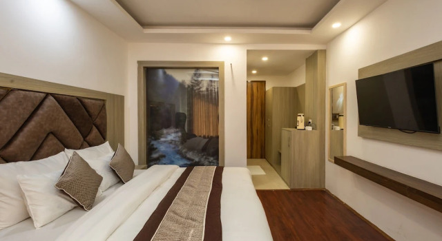 Hotel Snow White Regency, Забронировать Отель Отели Манали с бассейном, Бассейн