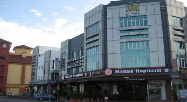 101 Lake View Hotel