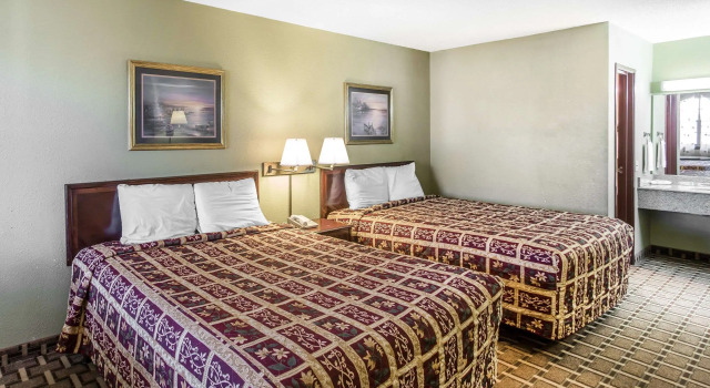 Standard Vierer Zimmer Rodeway Inn & Suites