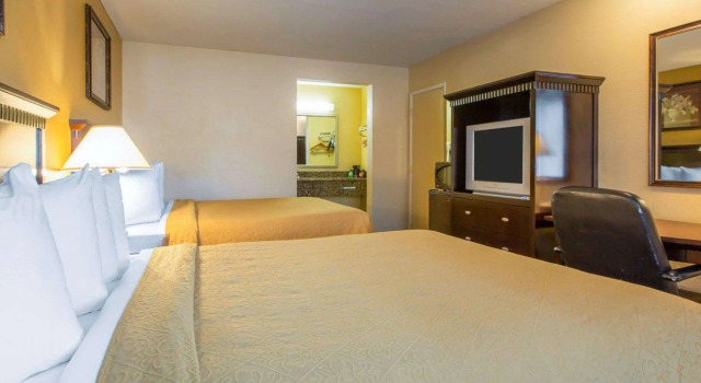 Четырёхместный номер Standard Quality Inn San Bernardino - Loma Linda