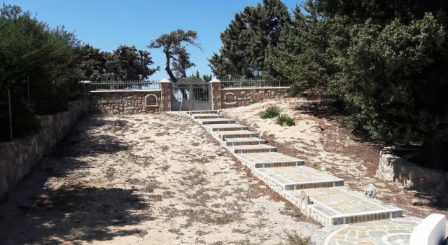 Коттедж Elafonisos: Two storey house on the sea front