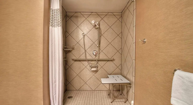 Четырёхместный номер Standard Hampton Inn Jonesville/Elkin