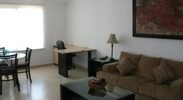 Hermosa Suite Alberca Áreas Verdes Blvd Bernardo Quintana 17D, Prenota Hotel Hotel a El Bajio con piscina, Piscina