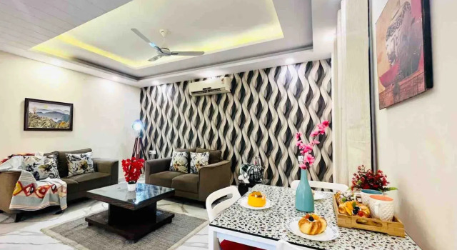 Bluo 2Bhk Patparganj- Balcony, Parking , Lift