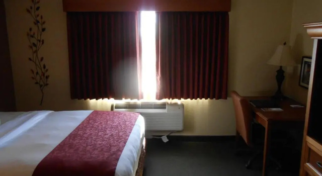 Номер Standard AmericInn by Wyndham McAlester