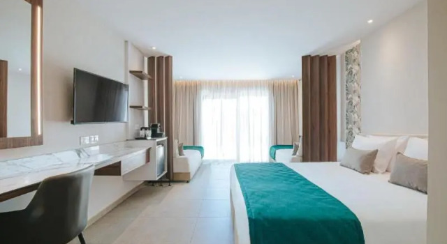 Семейный номер Standard с балконом и с видом на бассейн Atlantica Sungarden Park