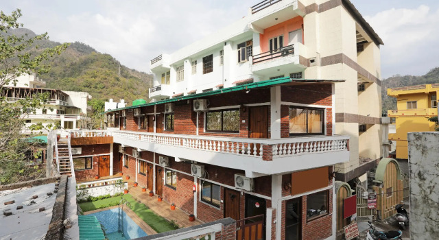 OYO 12212 Crazy Door, Rezerwuj Hotel Hotele w Uttarakhand z basenem, Basen