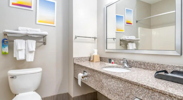Номер Standard Days Inn & Suites by Wyndham Prattville-Montgomery