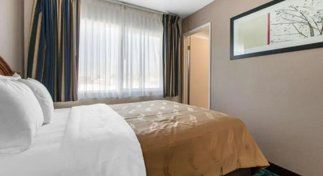 Люкс Ramada Bayside Inn & Suites Eureka