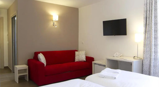Четырёхместный номер Superior Logis Hôtel CasaBella