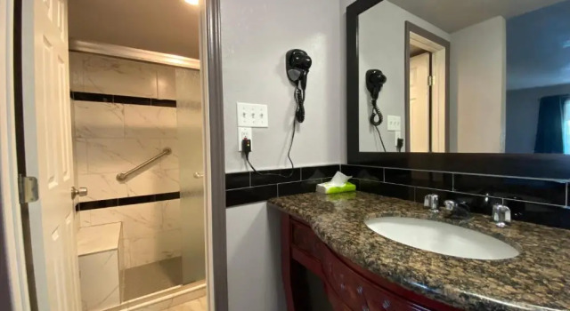 Двухместный номер Superior с видом на бассейн R Nite Star Hotel At Arlington Entertainment District