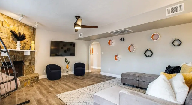 Heated Pool, Spa, & Garage! Near Kierland, shopping, dinning, & Scottsdale Quarter by RedAwning, Забронировать Отель Финикс 