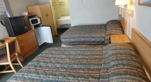 Четырёхместный номер Standard Grand Rapids Inn
