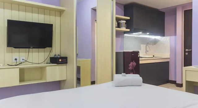 Homey And Comfy Studio Apartment At Sentra Timur Residence, Book Apartment Jakarta Jakarta Province