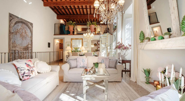 Casa Poggi in Lucca with 5 bedrooms and 3 bathrooms
