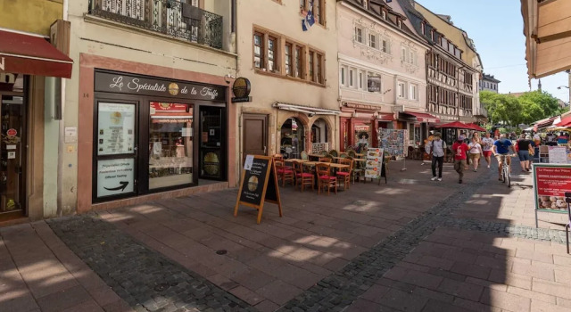 Charming 2 Room Apartment for 4 - Strasbourg, Забронировать Апартаменты/квартира Страсбург Strasbourg Eurometropole, рядом с Церковь Св. Мадлен