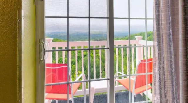 Четырёхместный номер Standard с красивым видом из окна Holiday Inn Express & Suites Petoskey by IHG