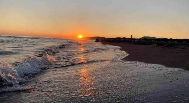 Апартаменты The Beach House with the magical sunsets