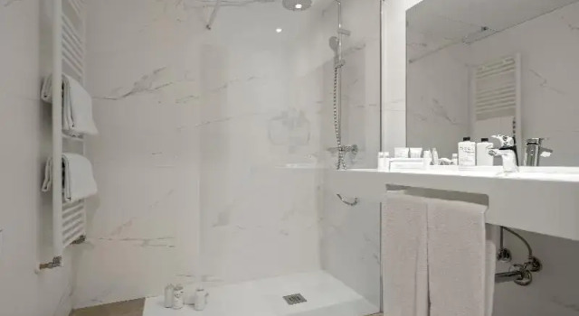 Двухместный номер Standard с балконом Hotel Zentral Ramiro I Oviedo