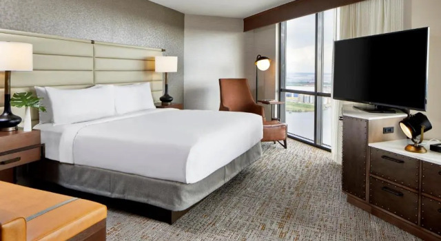 Номер Standard с видом на реку Renaissance Mobile Riverview Plaza Hotel
