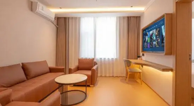 Люкс Business Ruiste Hotel (Shijiazhuang East Station Tianshanhai World Store)