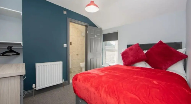 Immaculate 5-bed House in the City Centre Ashford, Забронировать Отель Отели Англии 3 звезды, 3*