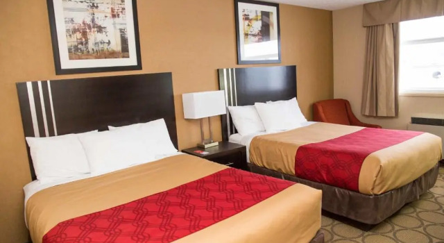 Четырёхместный номер Standard Econo Lodge