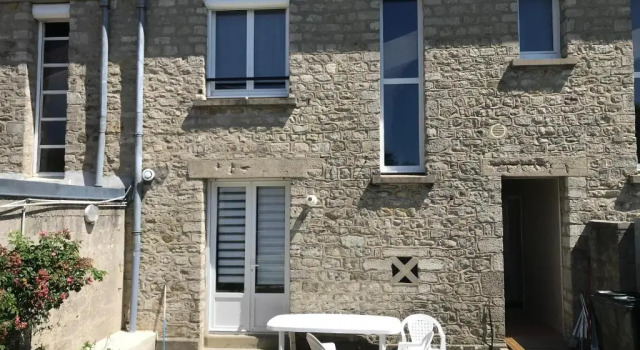 gîte iaorana - maison en centre ville, Забронировать Отель Валонь 