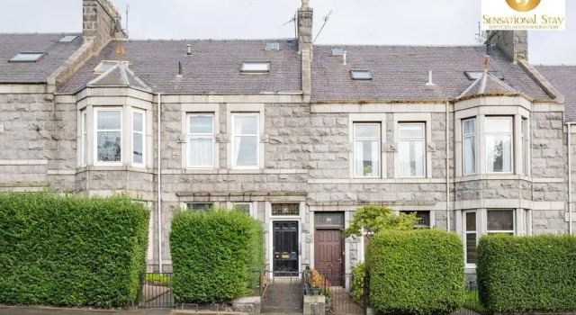 2 Bedroom Apt at Sensational Stay Serviced Accommodation Aberdeen - Clifton Road, Забронировать Отель Абердин Aberdeenshire, рядом с Westburn Children's Tennis Club
