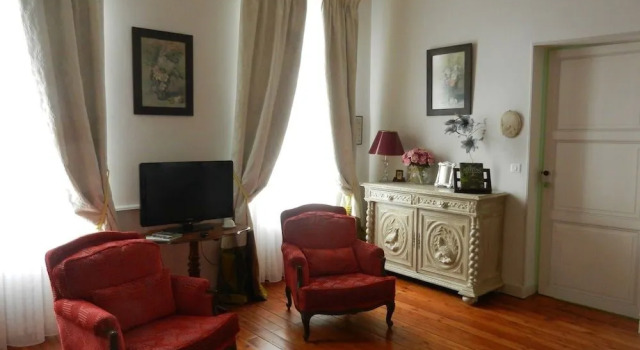 B&B La Maison de l'Ambassadeur, Book Bed and Breakfast Saint-Jean-d'Angely 