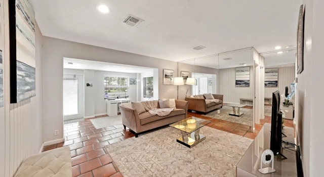 Poinsettia FTL Home by PMI