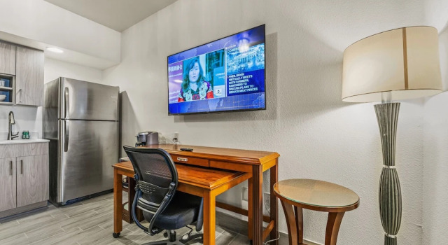 Metro Tempe Extended Stay - 2 Kings, Забронировать Апарт-отель Пруд в Темпе Phoenix Metropolitan Area