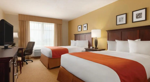 Четырёхместный номер Standard Country Inn & Suites by Radisson, Knoxville at Cedar Bluff, TN