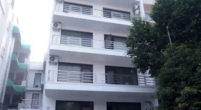 Hotel Noida Nest 105