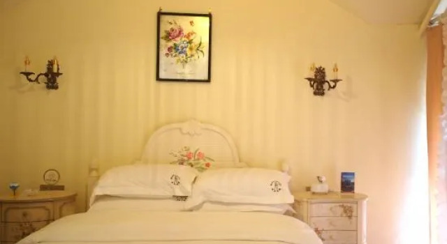 Люкс с 2 комнатами Desert Island Rose Antique Homestay (Leshan Shihao Plaza High-speed Railway Station)