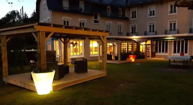 Le Castelet Sancy - Jardin & Spa, Забронировать Отель Мон-Дор Пюи-де-Дом