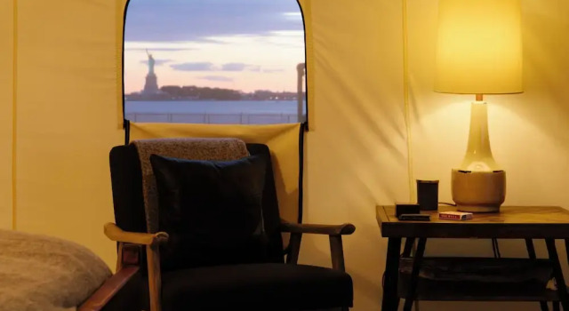 Тент с видом на воду Collective Retreats Governors Island