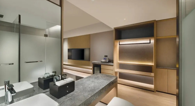 Двухместный номер Standard с балконом Crowne Plaza Zunhua Hot Spring Town by IHG
