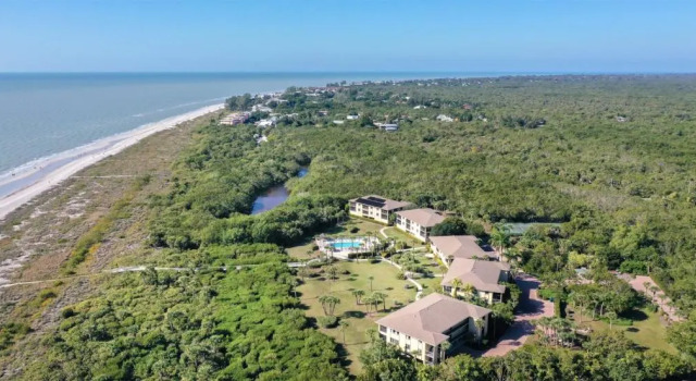 Sandpiper Beach 205, Забронировать Отель Санибел Санибел, рядом с Центр искусств BIG Arts