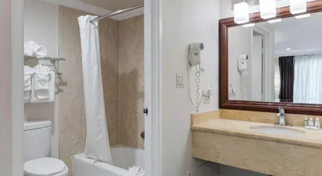 Четырёхместный люкс Quality Inn Long Beach - Signal Hill