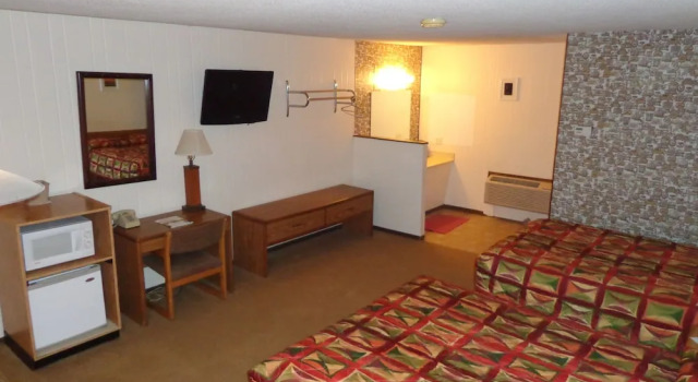Четырёхместный номер Standard с красивым видом из окна El Vu Motel
