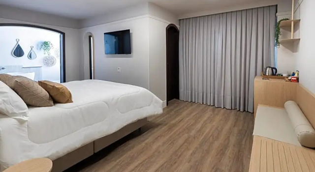 Номер Deluxe с балконом HM Hotel