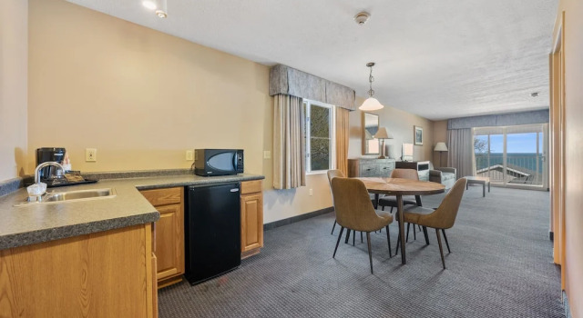 Люкс Bayshore Resort Downtown Put-in-Bay Island