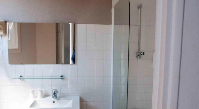 Трёхместный семейный номер Standard Best Western Le Bristol
