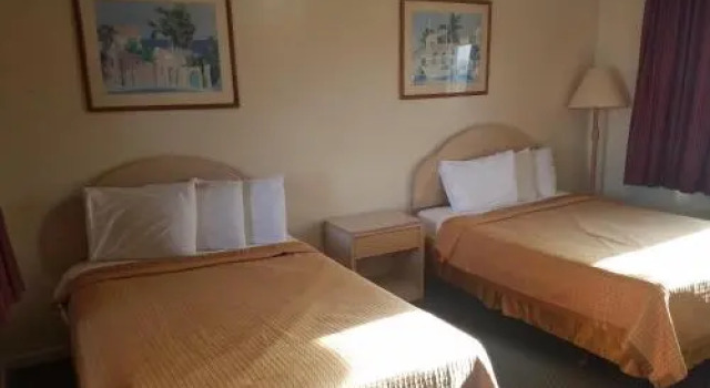 Budget Inn, Забронировать Отель Отели Клируотер-Бич с парковкой, Парковка